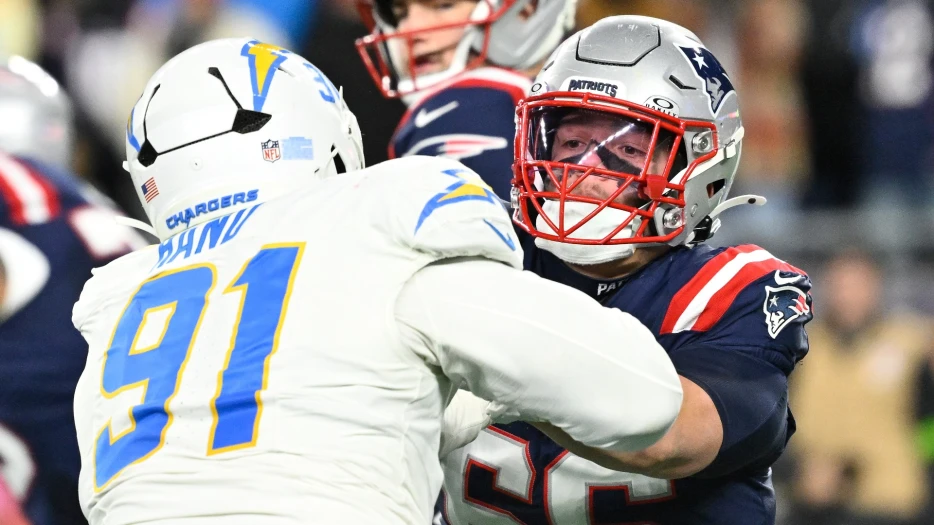 How Patriots’ Mike Vrabel Summed Up Will Campbell’s Playoff Debut