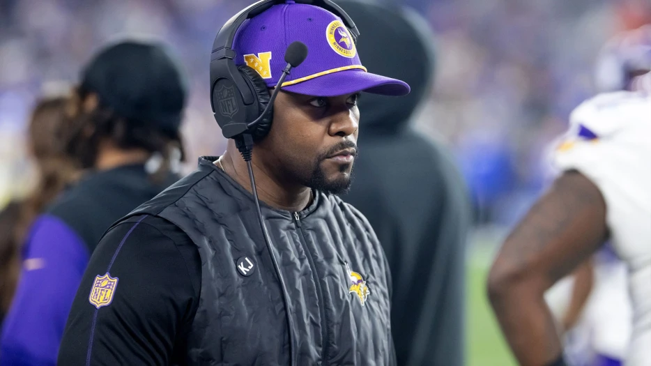 Steelers rumors: Brian Flores replacing Mike Tomlin ‘makes too much sense’