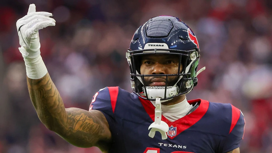 Texans WR Nico Collins takes hard hit from Steelers DB on MNF