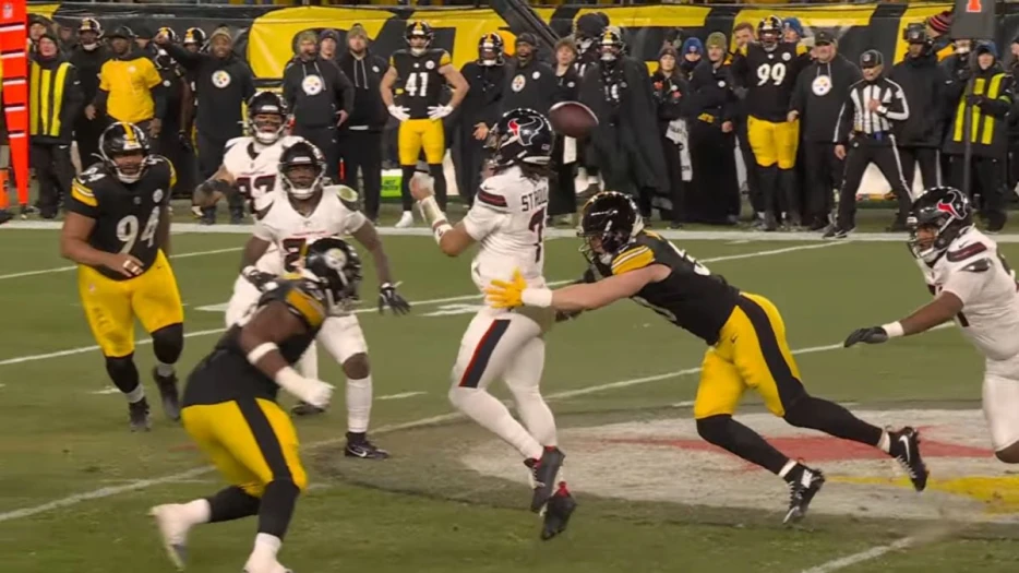 Watch: Steelers Rookies Combine For Game’s 1st Turnover