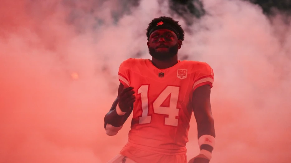 Bucs add Chris Godwin to injury report with an illness