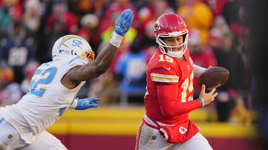 Chiefs announce Patrick Mahomes has suffered a torn ACL