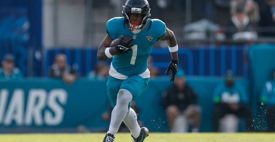 Cowboys labeled as a “top fit” for free agent running back Travis Etienne