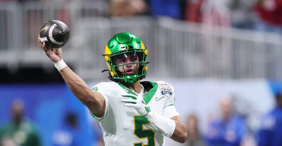 Dante Moore returning to Oregon for 2026 season