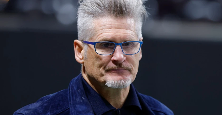 Do the Falcons need a more experienced hand to guide Matt Ryan?