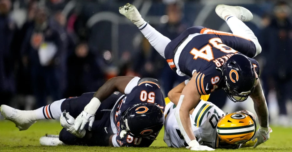 Packers collapse vs. the Bears in 3rd ever playoff meeting