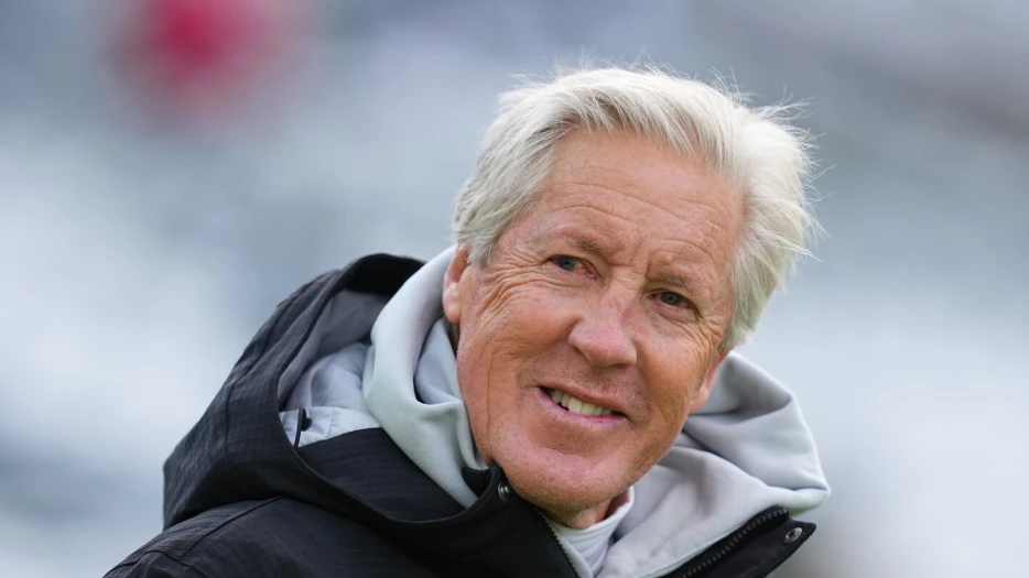 Pete Carroll say he's feeling no extra pressure, rejects notion that his team has quit