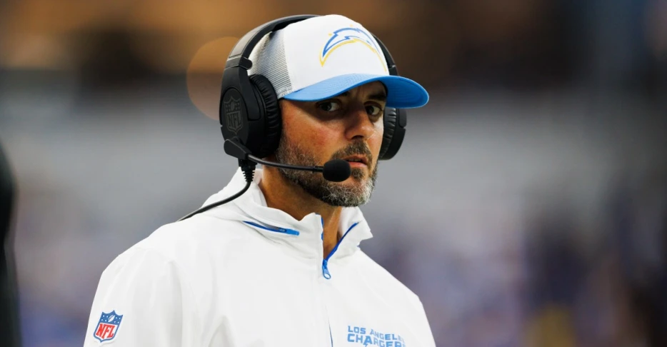 Ravens interview Chargers DC Jesse Minter for HC job