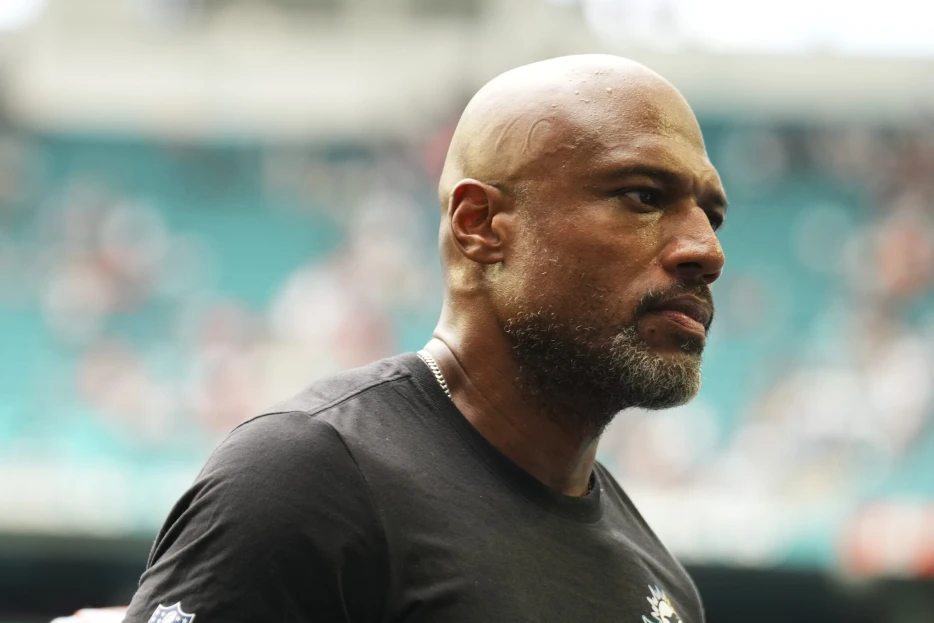 Steelers Request HC Interview with Former Ravens DE