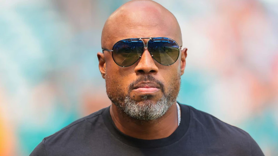 Steelers submit interview request for Dolphins defensive coordinator