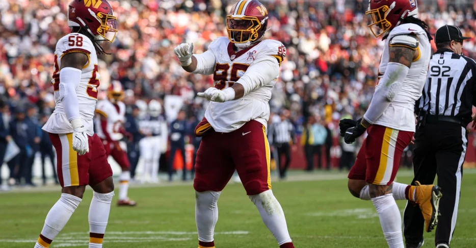 Film Session: Can Johnny Newton develop into a 3-down lineman?