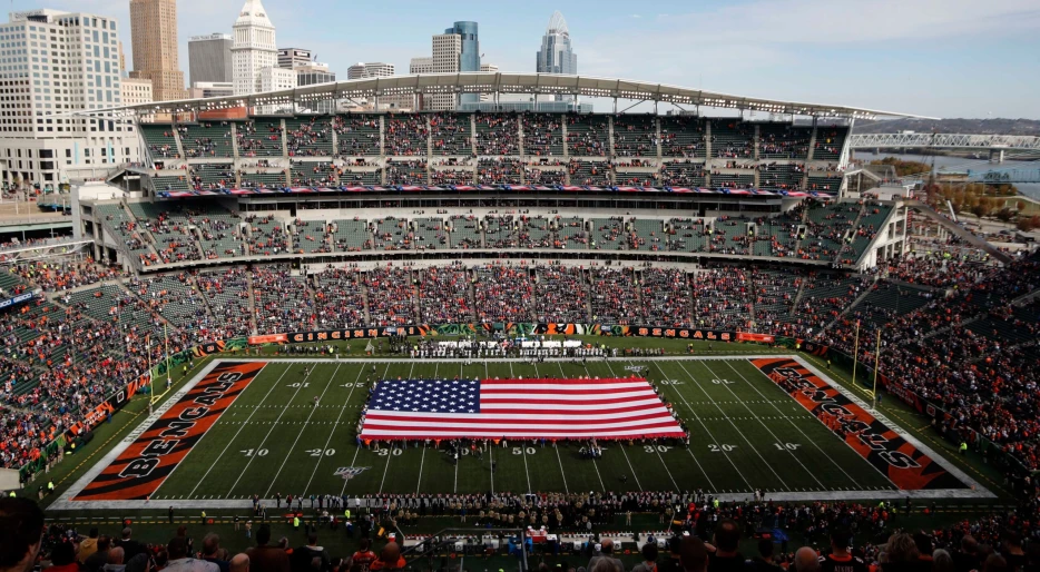 Former NFL Wide Receiver’s Wife Warns Fans As Her Husband Remains In The Hospital In Critical Condition