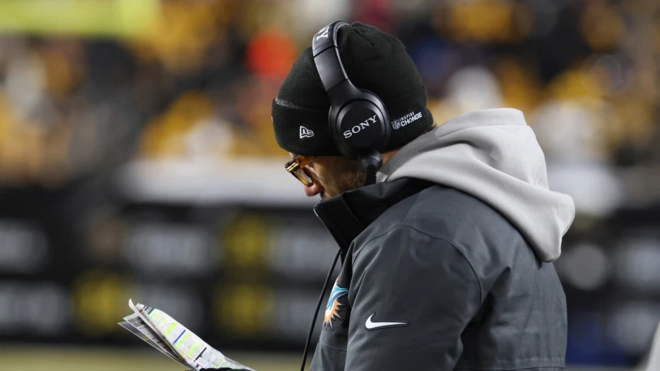 Mike McDaniel "supremely disappointed" after Dolphins lose and fall out of playoff race