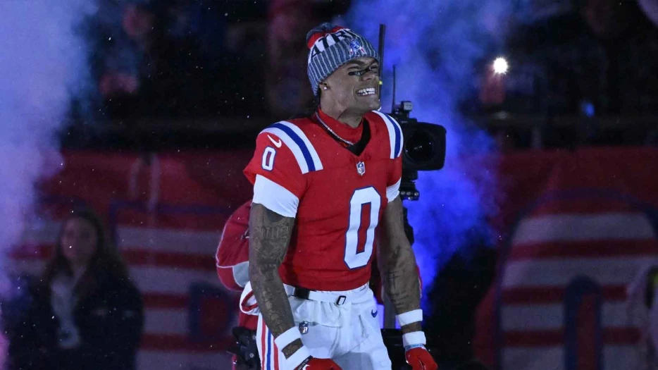 Patriots’ Christian Gonzalez practices while in concussion protocol before Divisional Round