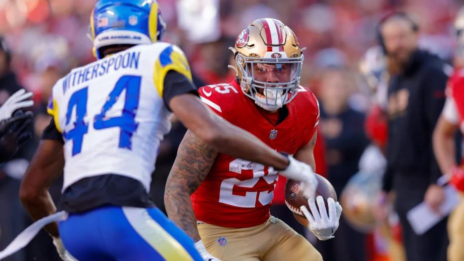 Patriots Release Veteran Weapon Before Texans Matchup