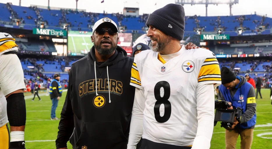 Stunning New Report Claims Aaron Rodgers Was Crying While Unleashing 2-Word Message To Mike Tomlin During Final Team Meeting