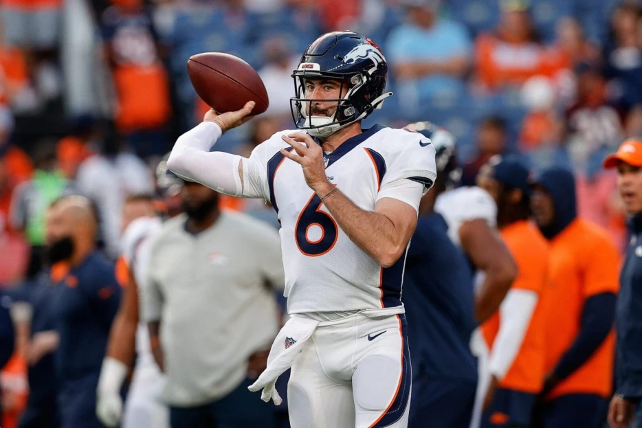 Broncos Signing QB Ben DiNucci To PS