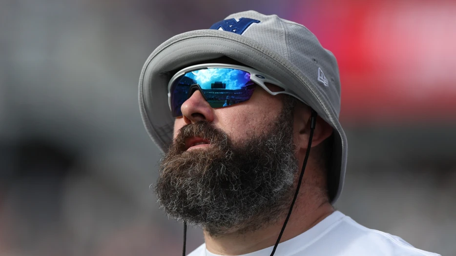 Jason Kelce Celebrates ‘Pitbull’ Patriots Defensive Standout
