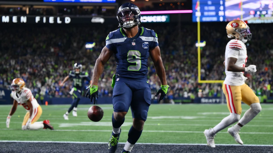 Seahawks RB Kenneth Walker trolls Tom Brady with ‘go green’ quip