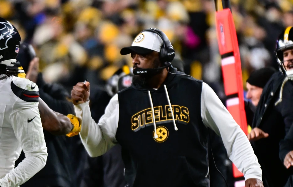 Steelers Daily News &amp; Links: Mike Tomlin Takes in Basketball Game; Tom Brady on Aaron Rodgers Retirement