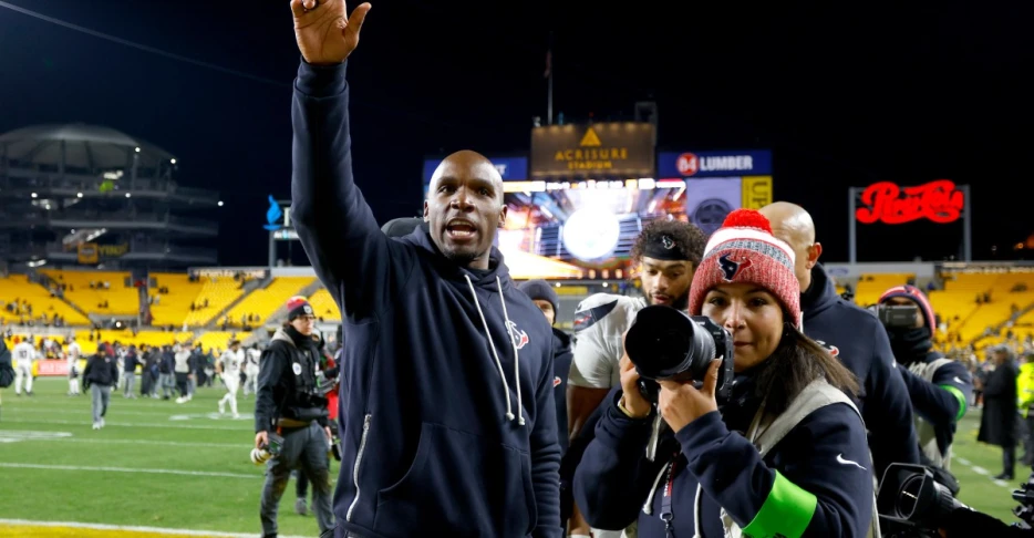 Texans-Patriots playoff discussion: DeMeco Ryans looks to stop Drake Maye