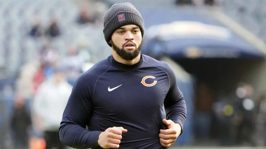 Bears’ Caleb Williams launches unreal throw after scrambling vs. Rams