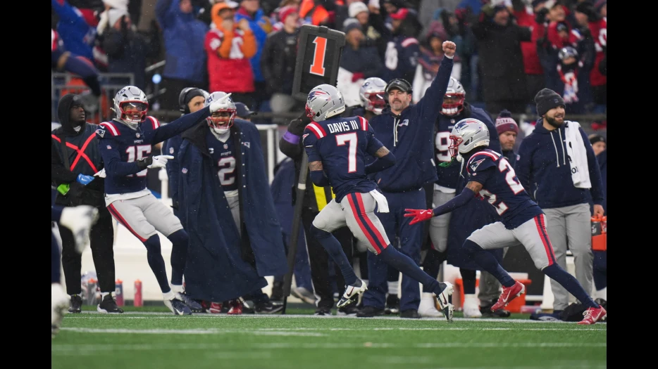 Did Patriots Corner Really Fix Mouthguard WHILE Intercepting Catching Interception?