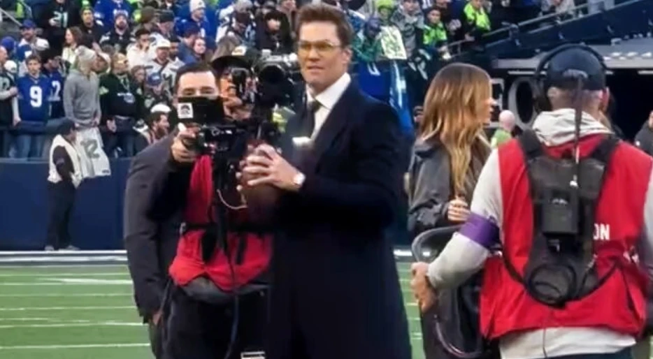 Eagle-Eyed Fans Noticed Tom Brady’s Odd Nervous Twitch On The Field That Suggests He’s Itching To Make An NFL Comeback [VIDEO]