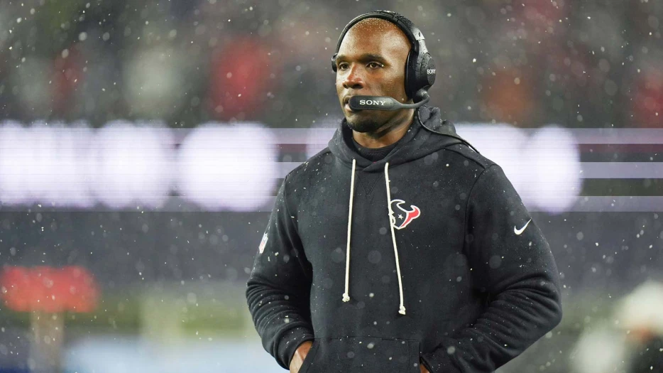 Fans roast Texans HC DeMeco Ryans for sad surrender punt to end Patriots game