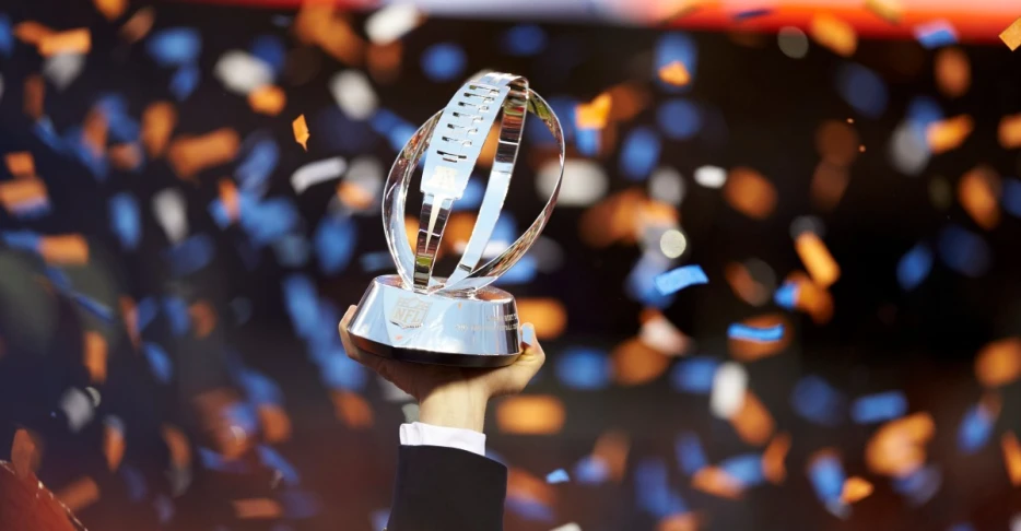 Injury to Broncos Nix puts pressure on the Patriots