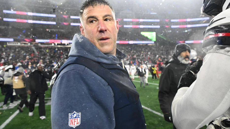 Mike Vrabel Now AFC East’s Longest-Tenured Head Coach Following Sean McDermott Firing