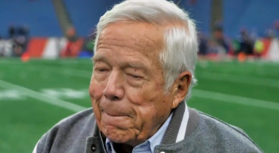 NFL Fans Are Worried About Robert Kraft After Concerning Scene At Patriots-Texans Game [VIDEO]