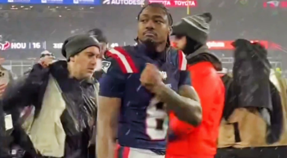 Stefon Diggs Was Crying While Leaving The Field As He Faces Backlash Over Criminal Accusations [VIDEO]