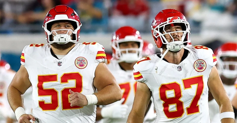 Chiefs’ Creed Humphrey and Travis Kelce selected to PFWA All-AFC team