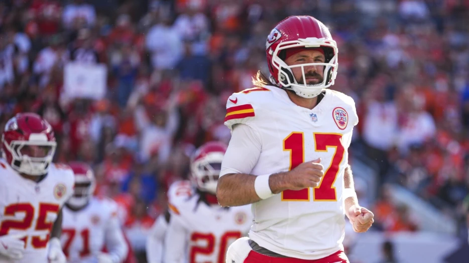 Chiefs place Gardner Minshew on injured reserve, ending his 2025