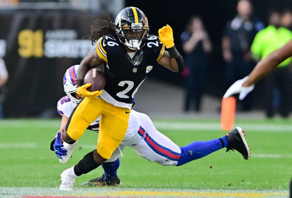 Lightning Fast Ex-Steelers Running Back Finds New Pro Home