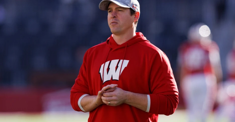 A Wisconsin legend endorses Jim Leonhard for Packers DC