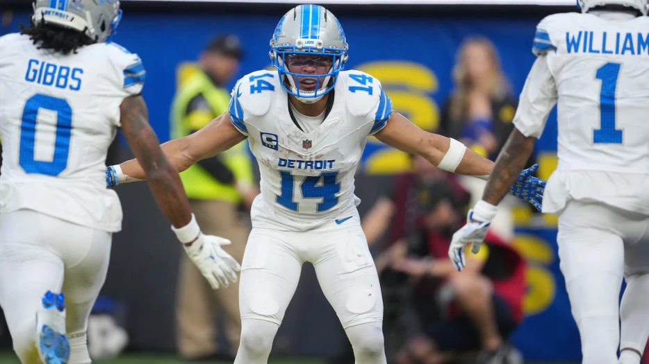 Detriot Lions Wide Receiver Amon-Ra St. Brown Going To War With His Own Fanbase, Essentially Calls Them Dumb Over OC Complaints
