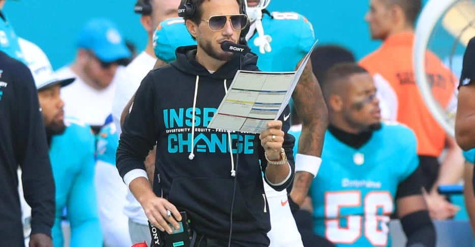 Chargers make it official with new OC Mike McDaniel