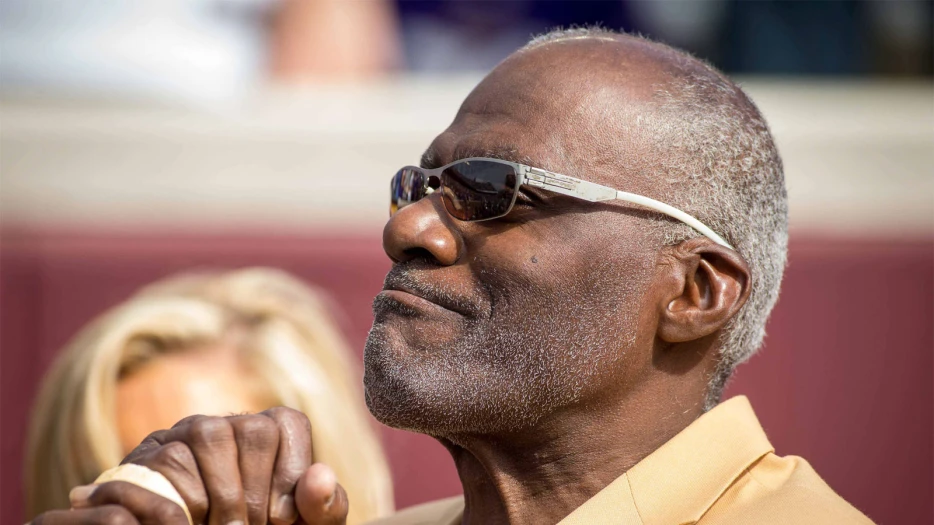 Vikings legend Alan Page upset after false claim about ICE protest
