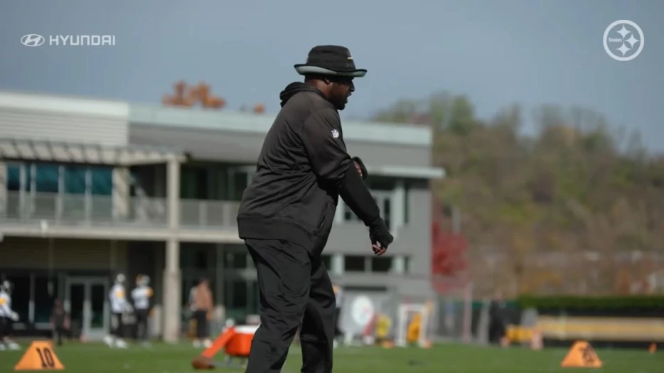 Schultz: Cowboys Held Interview With Steelers OLBs Coach Denzel Martin