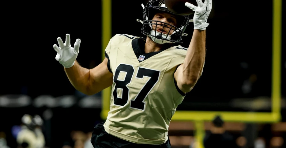 Should the Saints bring back Foster Moreau?