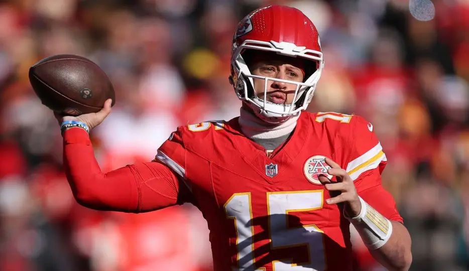 Chiefs Star Patrick Mahomes Signs Extension Reportedly Worth Over $500M