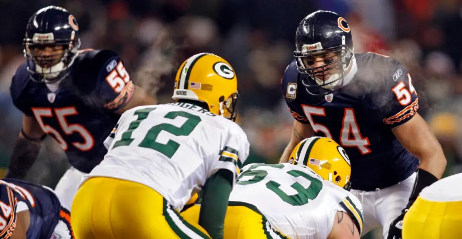 Brian Urlacher: Steelers’ Aaron Rodgers has lost mobility, but ‘can still sling it’