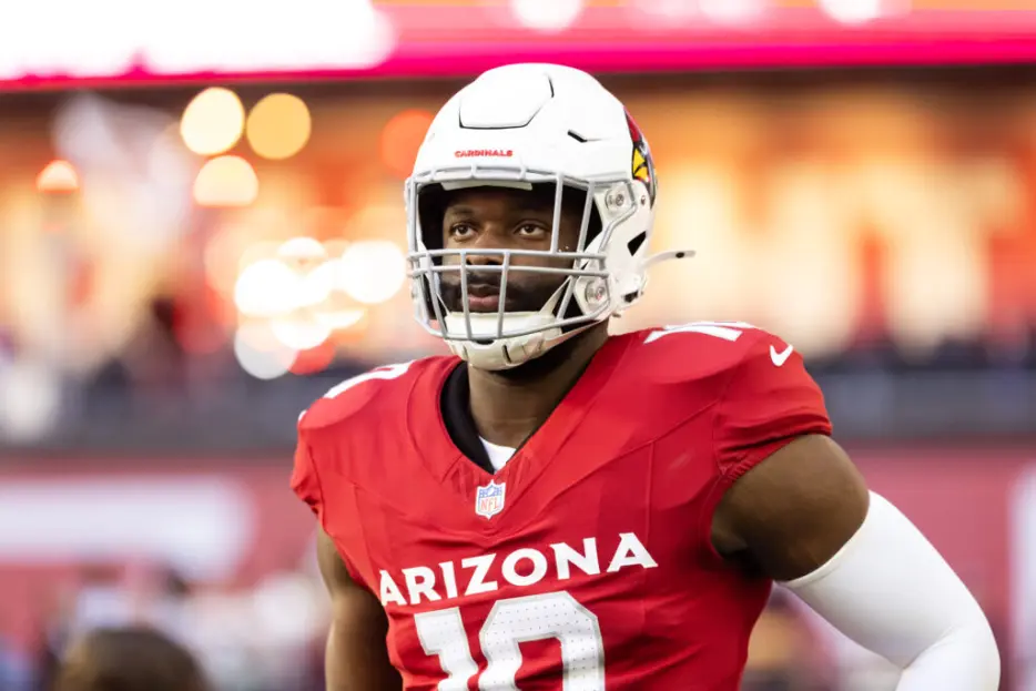 Cardinals Not Planning Josh Sweat Trade?