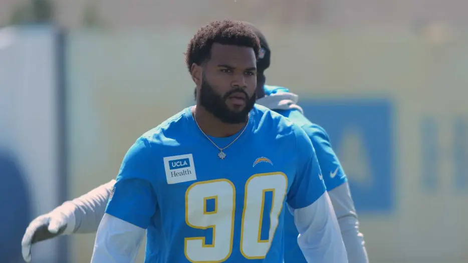Chargers sign Akheem Mesidor to $20.46 million rookie contract
