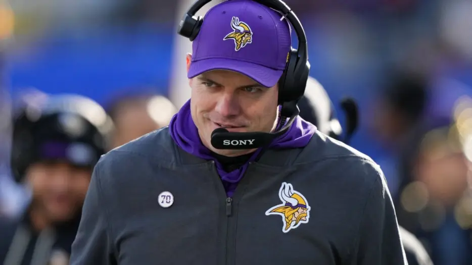 Minnesota Vikings Remain High on 25-Year-Old Quarterback After Rough Debut Season