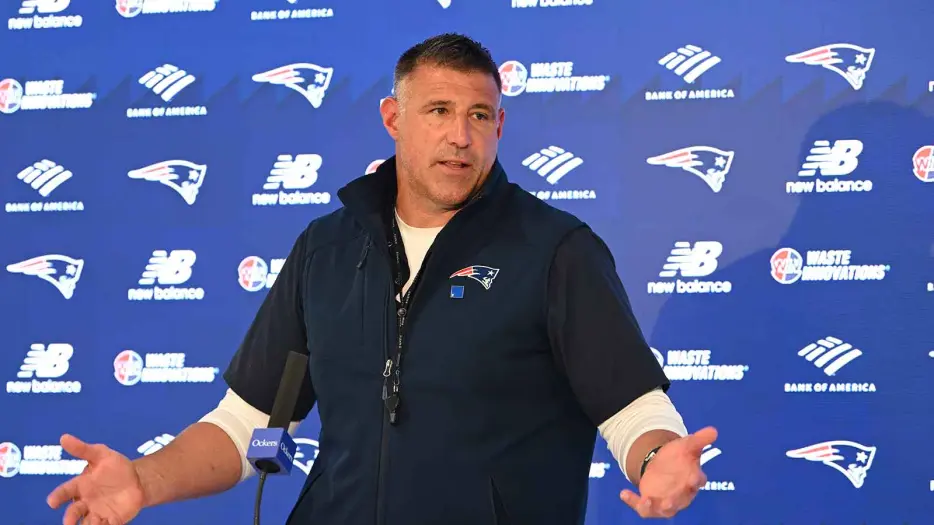 Patriots’ Mike Vrabel dumps cold water on possible Stefon Diggs reunion