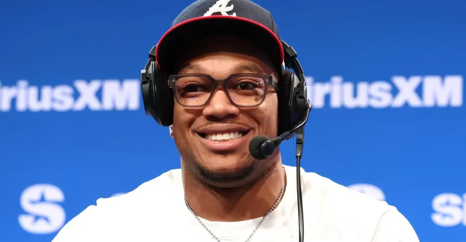 Will DJ Moore addition lead to more unbalanced offensive formations from Bills in 2026?
