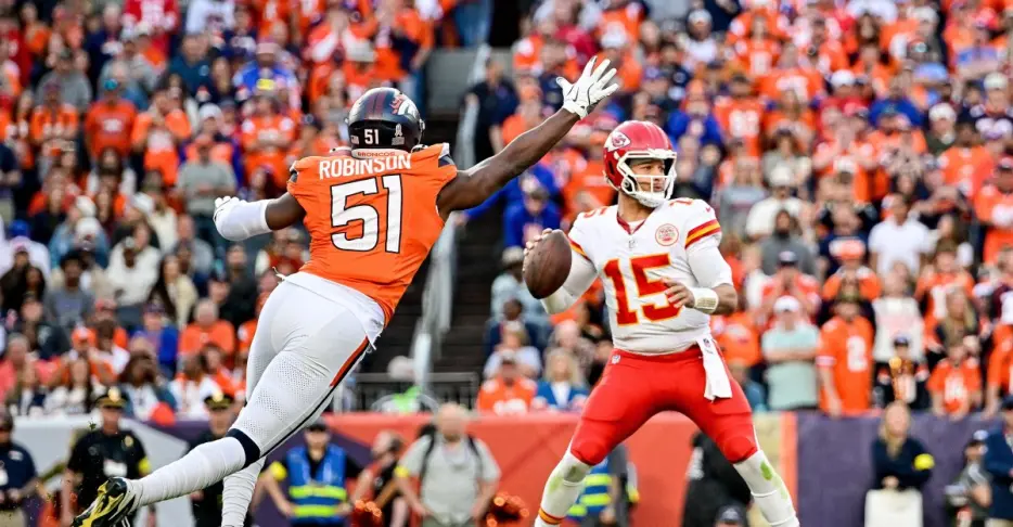 Broncos DC Vance Joseph says Que Robinson looked like a future starter last year